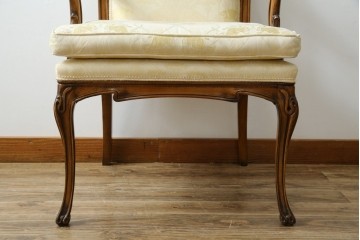 中古　美品　イタリア高級家具　メデア(Medea)　エレガントな佇まいが美しいアームチェア　(R-074659)