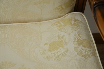 中古　美品　イタリア高級家具　メデア(Medea)　エレガントな佇まいが美しいアームチェア　(R-074659)