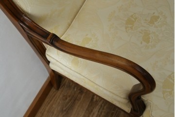 中古　美品　イタリア高級家具　メデア(Medea)　エレガントな佇まいが美しいアームチェア　(R-074659)