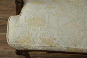 中古　美品　イタリア高級家具　メデア(Medea)　エレガントな佇まいが美しいアームチェア　(R-074659)