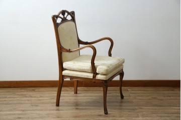 中古　美品　イタリア高級家具　メデア(Medea)　エレガントな佇まいが美しいアームチェア　(R-074659)