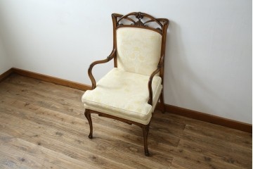 中古　美品　イタリア高級家具　メデア(Medea)　エレガントな佇まいが美しいアームチェア　(R-074659)