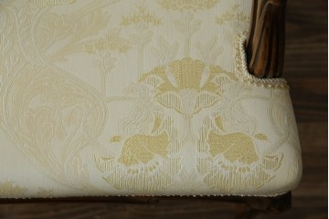 中古　美品　イタリア高級家具　メデア(Medea)　エレガントな佇まいが美しいアームチェア　(R-074659)