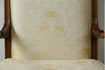 中古　美品　イタリア高級家具　メデア(Medea)　エレガントな佇まいが美しいアームチェア　(R-074659)