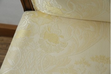 中古　美品　イタリア高級家具　メデア(Medea)　エレガントな佇まいが美しいアームチェア　(R-074659)