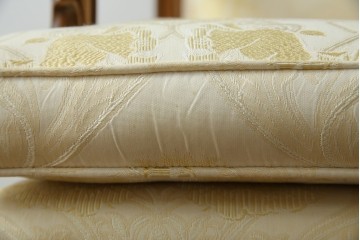 中古　美品　イタリア高級家具　メデア(Medea)　エレガントな佇まいが美しいアームチェア　(R-074659)