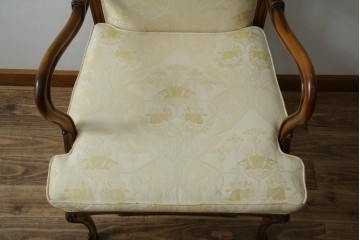 中古　美品　イタリア高級家具　メデア(Medea)　エレガントな佇まいが美しいアームチェア　(R-074659)