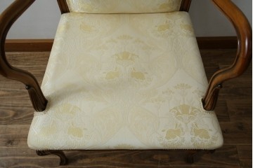 中古　美品　イタリア高級家具　メデア(Medea)　エレガントな佇まいが美しいアームチェア　(R-074659)