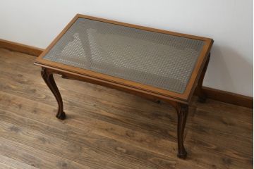 中古　美品　イタリア高級家具　メデア(Medea)　品のある佇まいが美しいガラストップセンターテーブル(ローテーブル、コーヒーテーブル、リビングテーブル)(R-074661)