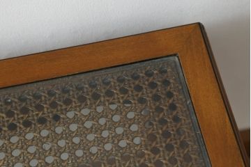中古　美品　イタリア高級家具　メデア(Medea)　品のある佇まいが美しいガラストップセンターテーブル(ローテーブル、コーヒーテーブル、リビングテーブル)(R-074661)