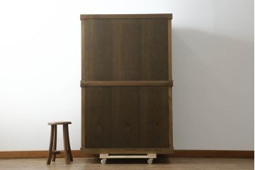 中古　美品!!　国産職人手作り　欅(ケヤキ)材　和モダンな空間づくりにも活躍する二段重ねの高級水屋箪笥(重ね箪笥、食器棚、収納棚、重ね戸棚、キャビネット)(R-074665)