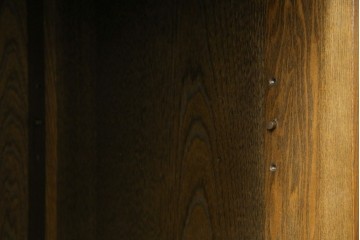 中古　美品!!　国産職人手作り　欅(ケヤキ)材　和モダンな空間づくりにも活躍する高級水屋箪笥サイドボード　(R-074666)