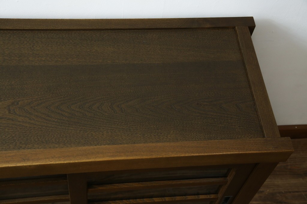 中古　美品!!　国産職人手作り　欅(ケヤキ)材　和モダンな空間づくりにも活躍する高級水屋箪笥サイドボード　(R-074666)