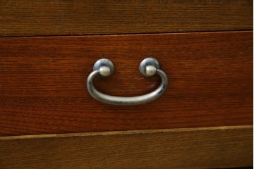 中古　美品!!　国産職人手作り　欅(ケヤキ)材　和モダンな空間づくりにも活躍する高級水屋箪笥サイドボード　(R-074666)