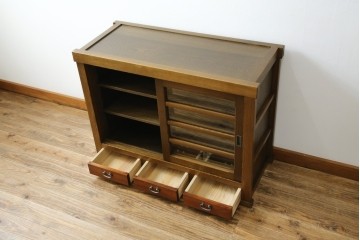 中古　美品!!　国産職人手作り　欅(ケヤキ)材　和モダンな空間づくりにも活躍する高級水屋箪笥サイドボード　(R-074666)