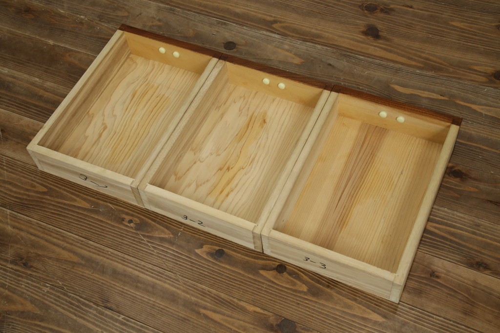 中古　美品!!　国産職人手作り　欅(ケヤキ)材　和モダンな空間づくりにも活躍する高級水屋箪笥サイドボード　(R-074666)