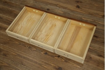 中古　美品!!　国産職人手作り　欅(ケヤキ)材　和モダンな空間づくりにも活躍する高級水屋箪笥サイドボード　(R-074666)