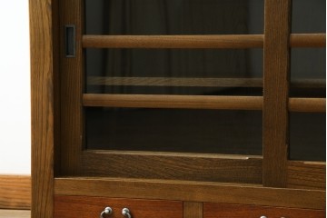 中古　美品!!　国産職人手作り　欅(ケヤキ)材　和モダンな空間づくりにも活躍する高級水屋箪笥サイドボード　(R-074666)