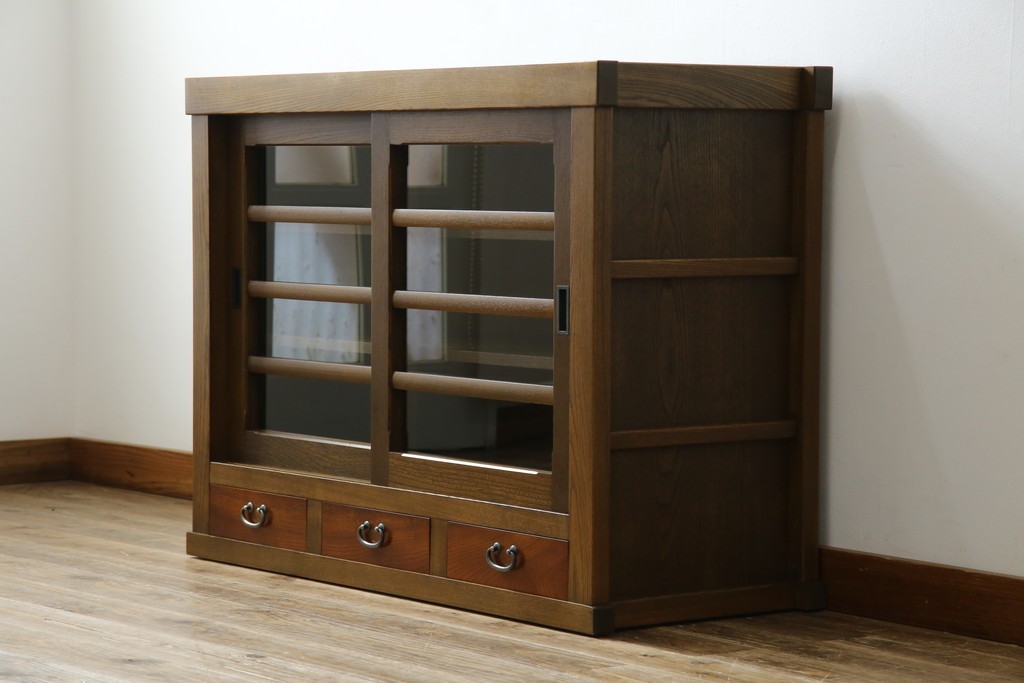 中古　美品!!　国産職人手作り　欅(ケヤキ)材　和モダンな空間づくりにも活躍する高級水屋箪笥サイドボード　(R-074666)