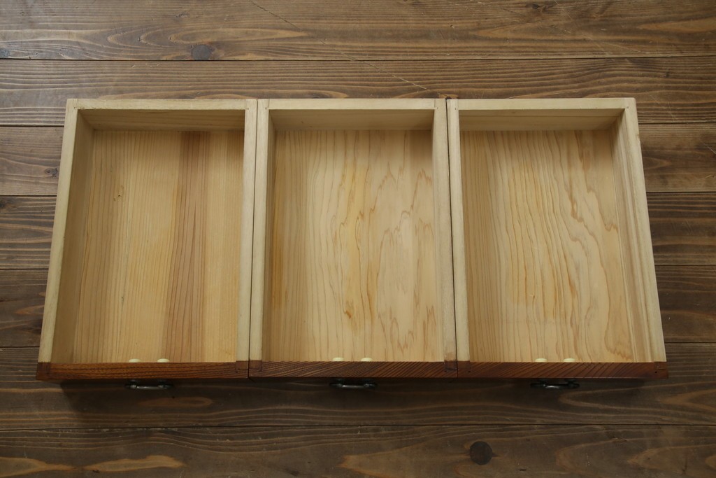 中古　美品!!　国産職人手作り　欅(ケヤキ)材　和モダンな空間づくりにも活躍する高級水屋箪笥サイドボード　(R-074666)