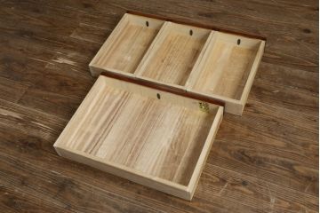 中古　岩谷堂箪笥　南部鉄器金具と漆が和の雰囲気を盛り立てる文机(座机、ローテーブル、デスク、在宅ワーク、在宅用)(定価約20万円)(R-074669)