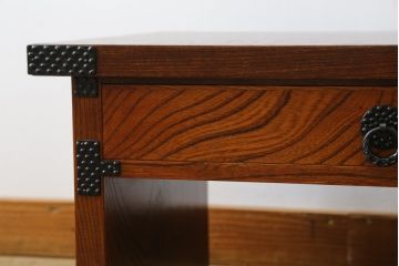 中古　岩谷堂箪笥　南部鉄器金具と漆が和の雰囲気を盛り立てる文机(座机、ローテーブル、デスク、在宅ワーク、在宅用)(定価約20万円)(R-074669)