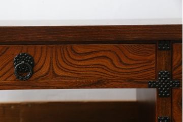 中古　岩谷堂箪笥　南部鉄器金具と漆が和の雰囲気を盛り立てる文机(座机、ローテーブル、デスク、在宅ワーク、在宅用)(定価約20万円)(R-074669)