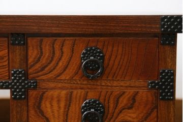 中古　岩谷堂箪笥　南部鉄器金具と漆が和の雰囲気を盛り立てる文机(座机、ローテーブル、デスク、在宅ワーク、在宅用)(定価約20万円)(R-074669)