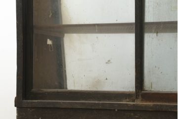 和製アンティーク　希少デザイン!!　ナラ材　昔懐かしい雰囲気が漂う背の高い台形ガラスケース(ショーケース、飾り棚、陳列棚、店舗什器)(R-074672)