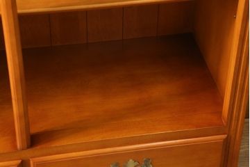 中古　横浜クラシック家具　ダニエル(daniel)　アーリーアメリカンシリーズ　A-211　扉のないデザインがすっきりとした印象の気品漂う本棚(ブックシェルフ、飾り棚、収納棚、オープンラック)(R-074674)