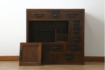 和製アンティーク　美品!!　上手物!!　三方欅(ケヤキ)材　框組み　角手金具　重厚感のある佇まいが魅力の松本帳場箪笥(引き出し、収納箪笥、整理タンス、時代箪笥、和たんす)(R-074675)