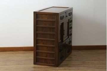 和製アンティーク　美品!!　上手物!!　三方欅(ケヤキ)材　框組み　角手金具　重厚感のある佇まいが魅力の松本帳場箪笥(引き出し、収納箪笥、整理タンス、時代箪笥、和たんす)(R-074675)