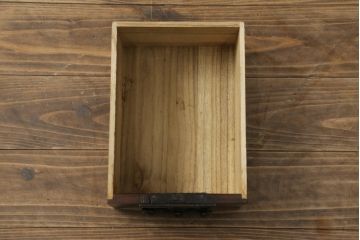 和製アンティーク　美品!!　上手物!!　三方欅(ケヤキ)材　框組み　角手金具　重厚感のある佇まいが魅力の松本帳場箪笥(引き出し、収納箪笥、整理タンス、時代箪笥、和たんす)(R-074675)