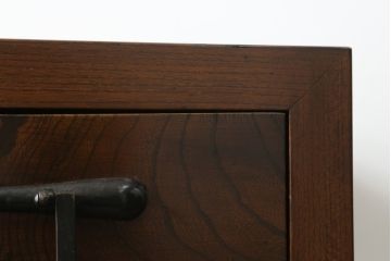 和製アンティーク　美品!!　上手物!!　三方欅(ケヤキ)材　框組み　角手金具　重厚感のある佇まいが魅力の松本帳場箪笥(引き出し、収納箪笥、整理タンス、時代箪笥、和たんす)(R-074675)
