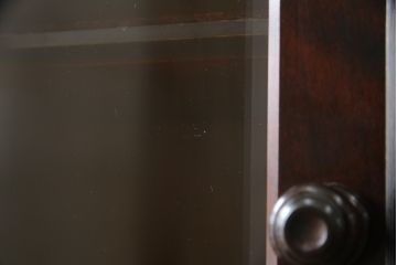 中古　北海道民芸家具　HM160K　洗練された佇まいが上品な食器棚(本箱、戸棚、収納棚、飾り棚、キャビネット)(R-074676)