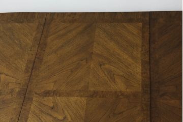 中古　希少モデル!!　DREXEL HERITAGE(ドレクセルヘリテイジ)　Grand Villa(グランドヴィラ)　凝った天板のデザインがおしゃれなダイニングテーブル(エクステンションテーブル、パーティーテーブル、4人掛け、6人掛け)(R-074680)