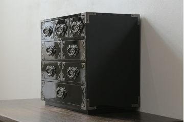 中古　美品　シックな黒塗りが存在感を放つ金具付き小引き出し(小物収納、卓上収納)(R-074681)