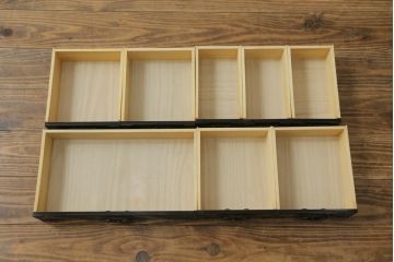 中古　美品　シックな黒塗りが存在感を放つ金具付き小引き出し(小物収納、卓上収納)(R-074681)