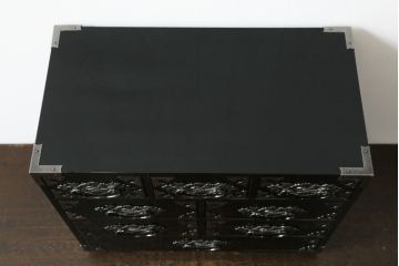 中古　美品　シックな黒塗りが存在感を放つ金具付き小引き出し(小物収納、卓上収納)(R-074681)