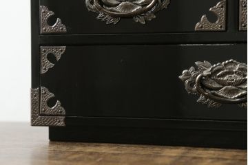 中古　美品　シックな黒塗りが存在感を放つ金具付き小引き出し(小物収納、卓上収納)(R-074681)