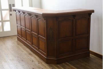 中古　美品!!　横浜ダニエル(daniel)　アーリーアメリカンシリーズ　A-315　滑らかな木肌が上品な雰囲気を醸し出すカウンターテーブルサイドボード(収納棚、戸棚、キッチンカウンター、バーカウンター)(定価約126万円)(R-074682)