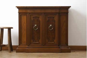 中古　美品!!　DREXEL HERITAGE(ドレクセルヘリテイジ)　FRANCHESCA(フランチェスカ)　クラシカルな佇まいが美しいサイドボード(クレデンザ、クリデンザ、収納棚、戸棚、サイドキャビネット、ホールチェスト)(R-074684)