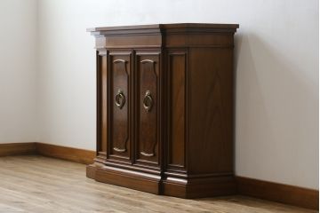 中古　美品!!　DREXEL HERITAGE(ドレクセルヘリテイジ)　FRANCHESCA(フランチェスカ)　クラシカルな佇まいが美しいサイドボード(クレデンザ、クリデンザ、収納棚、戸棚、サイドキャビネット、ホールチェスト)(R-074684)