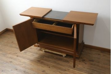 中古　美品　DREXEL HERITAGE(ドレクセルヘリテイジ)　FRANCHESCA(フランチェスカ)シリーズ　拡張しきの天板が付いたサイドボード(サーバー、カウンター、収納棚)(R-074685)