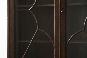 イギリスアンティーク　オーク材　品のある佇まいが美しいアールデコスタイルのキャビネット(戸棚、収納棚、飾り棚、英国)(R-074690)
