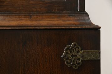 イギリスアンティーク　オーク材　品のある佇まいが美しいアールデコスタイルのキャビネット(戸棚、収納棚、飾り棚、英国)(R-074690)