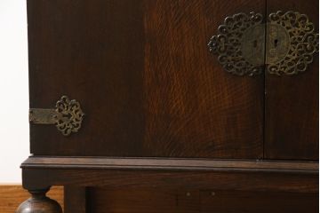 イギリスアンティーク　オーク材　品のある佇まいが美しいアールデコスタイルのキャビネット(戸棚、収納棚、飾り棚、英国)(R-074690)