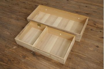 中古　高級品!!　工芸家具　秋田杉　品のある佇まいが目を惹く柾目の美しい内桐茶箪笥(茶棚、収納棚、戸棚、引き出し)(定価推定約50万円)(R-074691)