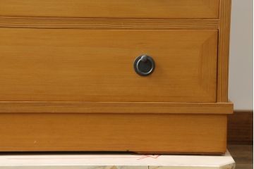 中古　高級品!!　工芸家具　秋田杉　品のある佇まいが目を惹く柾目の美しい内桐茶箪笥(茶棚、収納棚、戸棚、引き出し)(定価推定約50万円)(R-074691)