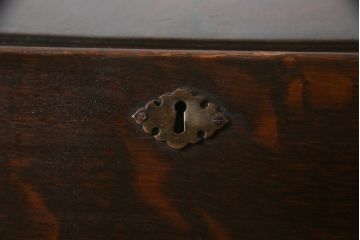 イギリスアンティーク　アールデコデザイン　オーク材　落ち着いた佇まいのライティングビューロー(簿記机、ワークデスク、引き出し、サイドチェスト、在宅用、在宅ワーク用、英国)(R-074692)